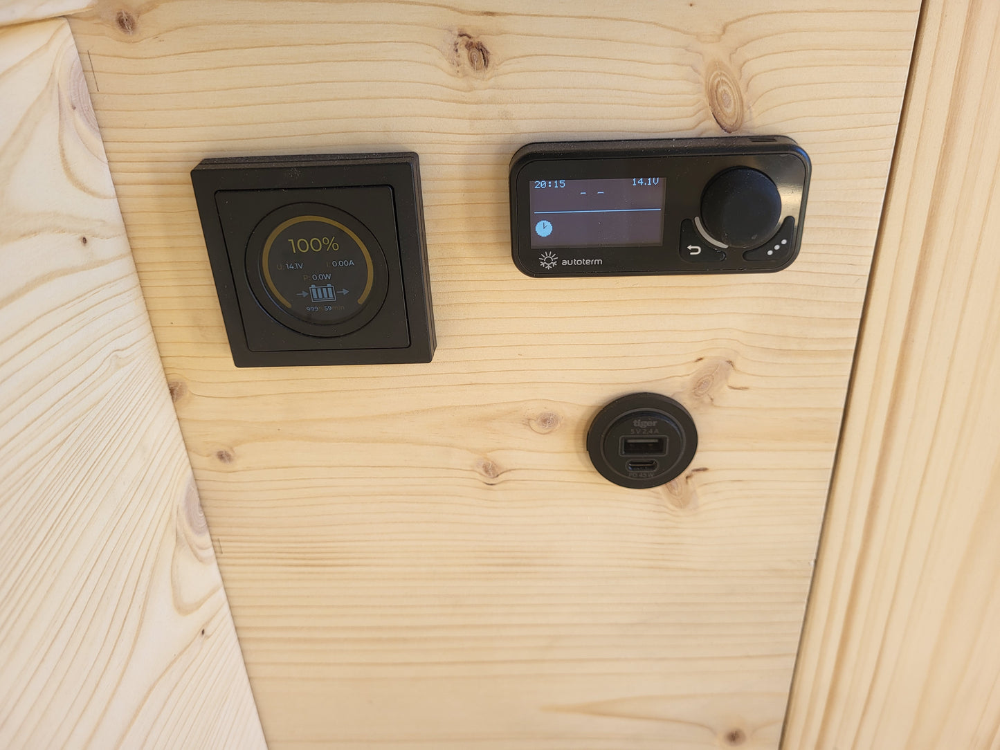 Tigerexped Batterie-Monitor mini für LiFePO4-Batterie + Berker INTEGRO, anthrazit
