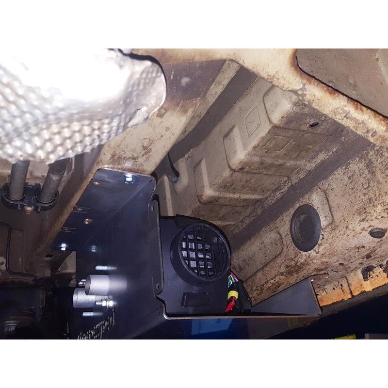 Heizungshalter Edelstahl zur Unterflurmontage einer 2kW Standheizung bei VW T5/T6